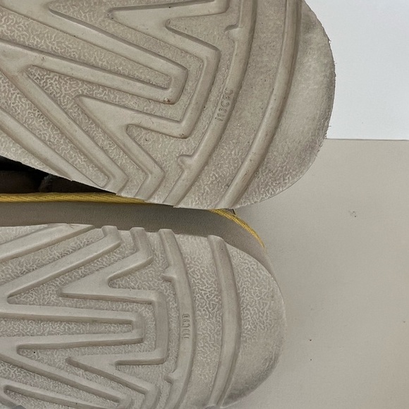Ugg Classic Short II Limited Edition Grey with Yellow Piping Winter Boots, 10 - Picture 13 of 13